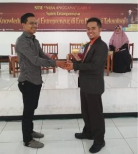serah terima kenang-kenangan